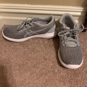 ASICS women’s running shoes, sz 6